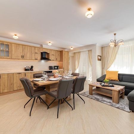 Deluxe And Central Garden Apartment Varna Exterior foto