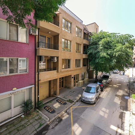 Deluxe And Central Garden Apartment Varna Exterior foto