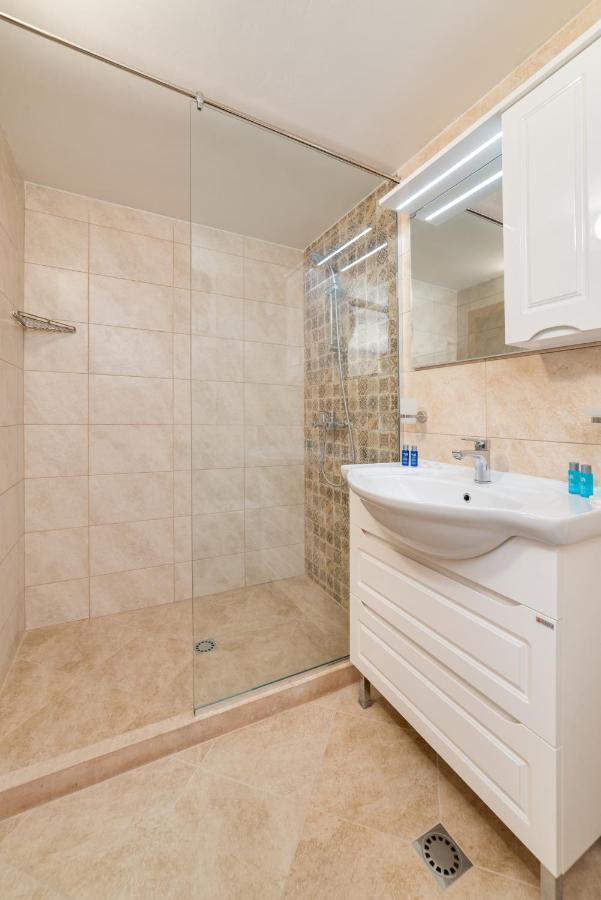 Deluxe And Central Garden Apartment Varna Exterior foto