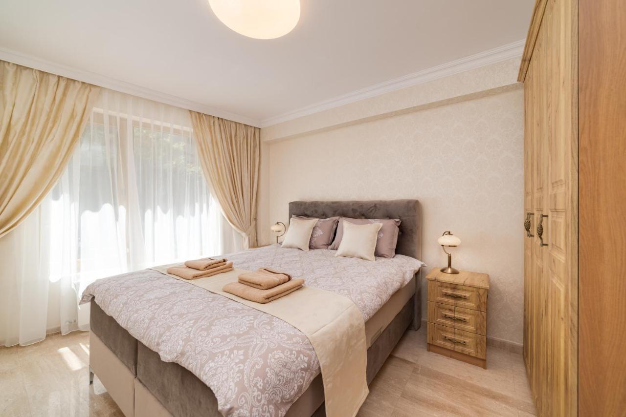 Deluxe And Central Garden Apartment Varna Exterior foto