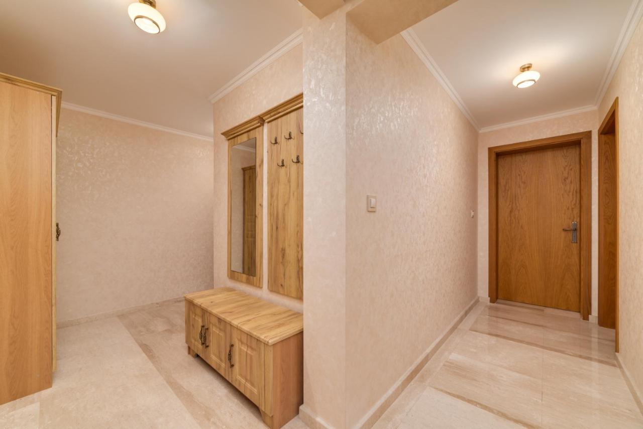 Deluxe And Central Garden Apartment Varna Exterior foto