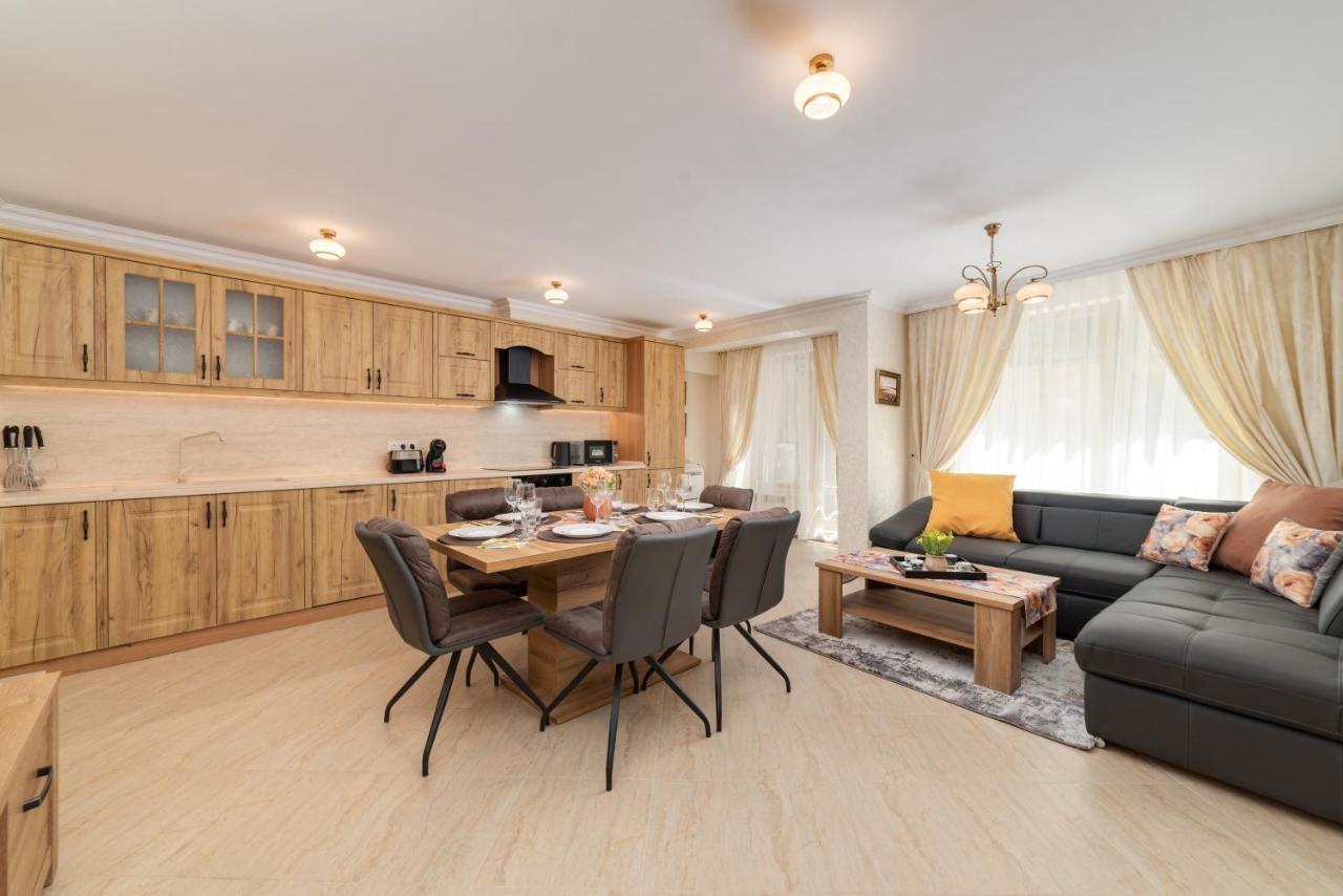 Deluxe And Central Garden Apartment Varna Exterior foto