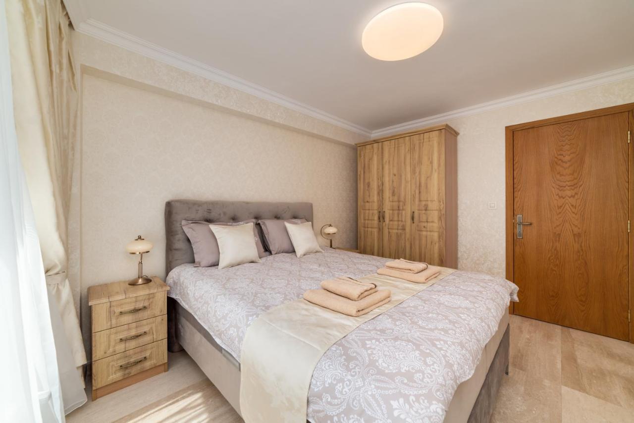 Deluxe And Central Garden Apartment Varna Exterior foto