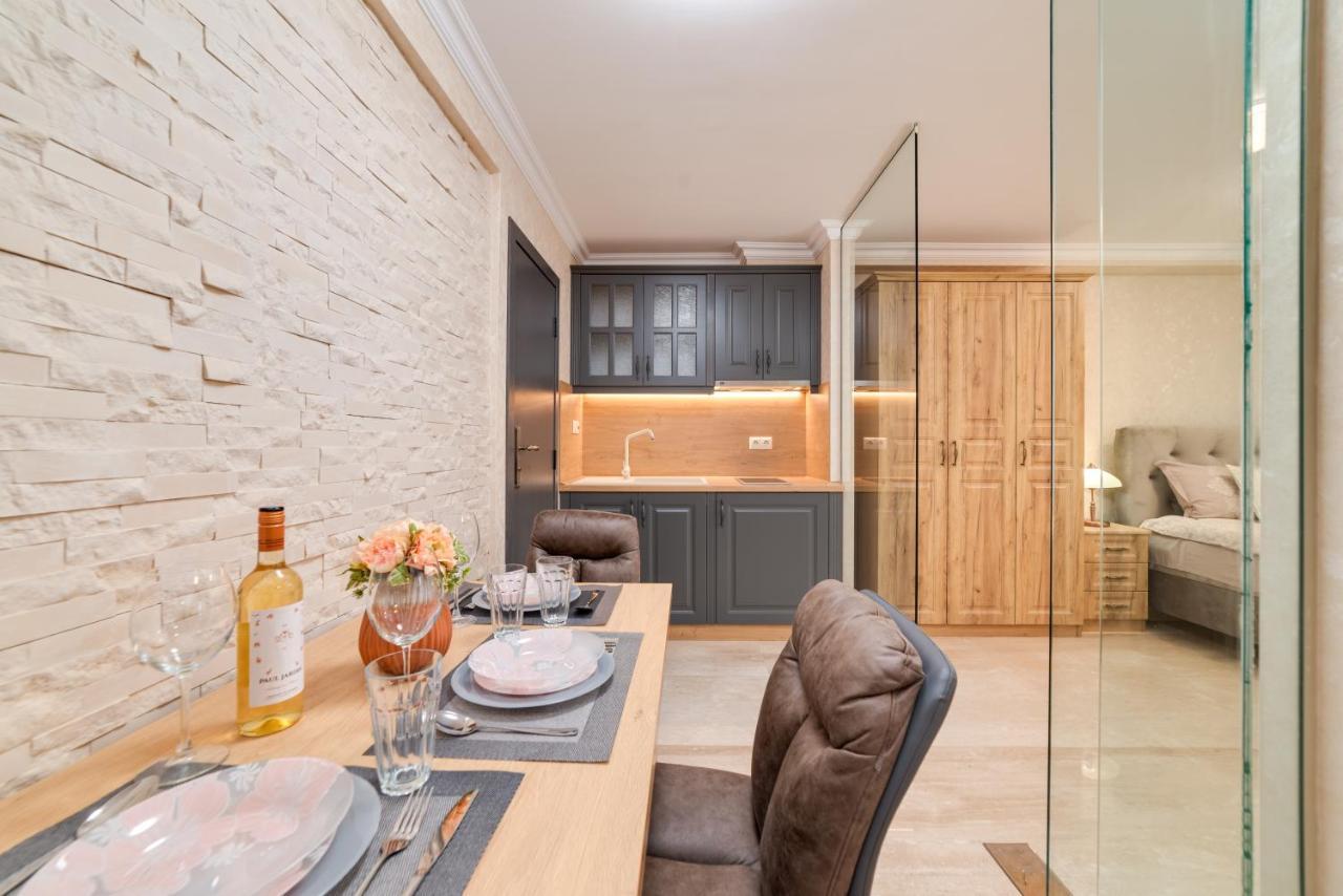 Deluxe And Central Garden Apartment Varna Exterior foto