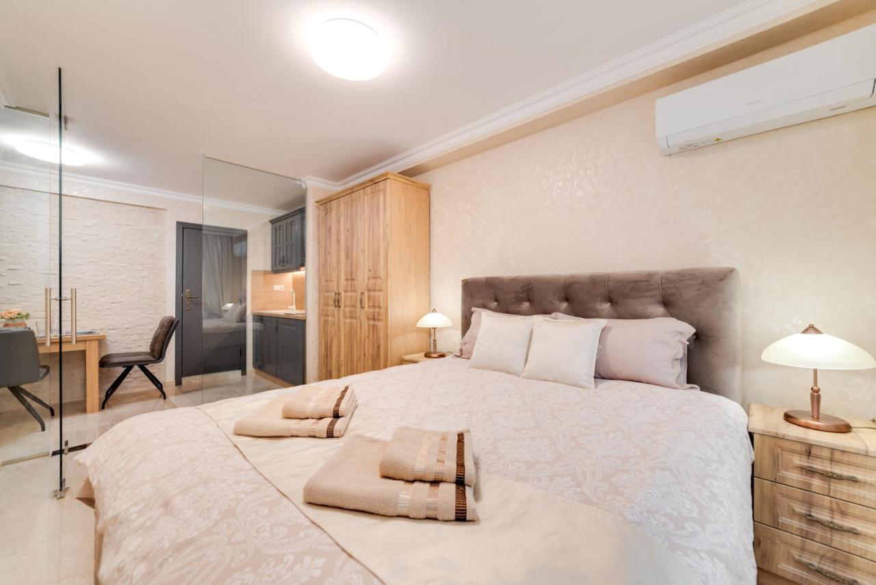 Deluxe And Central Garden Apartment Varna Exterior foto