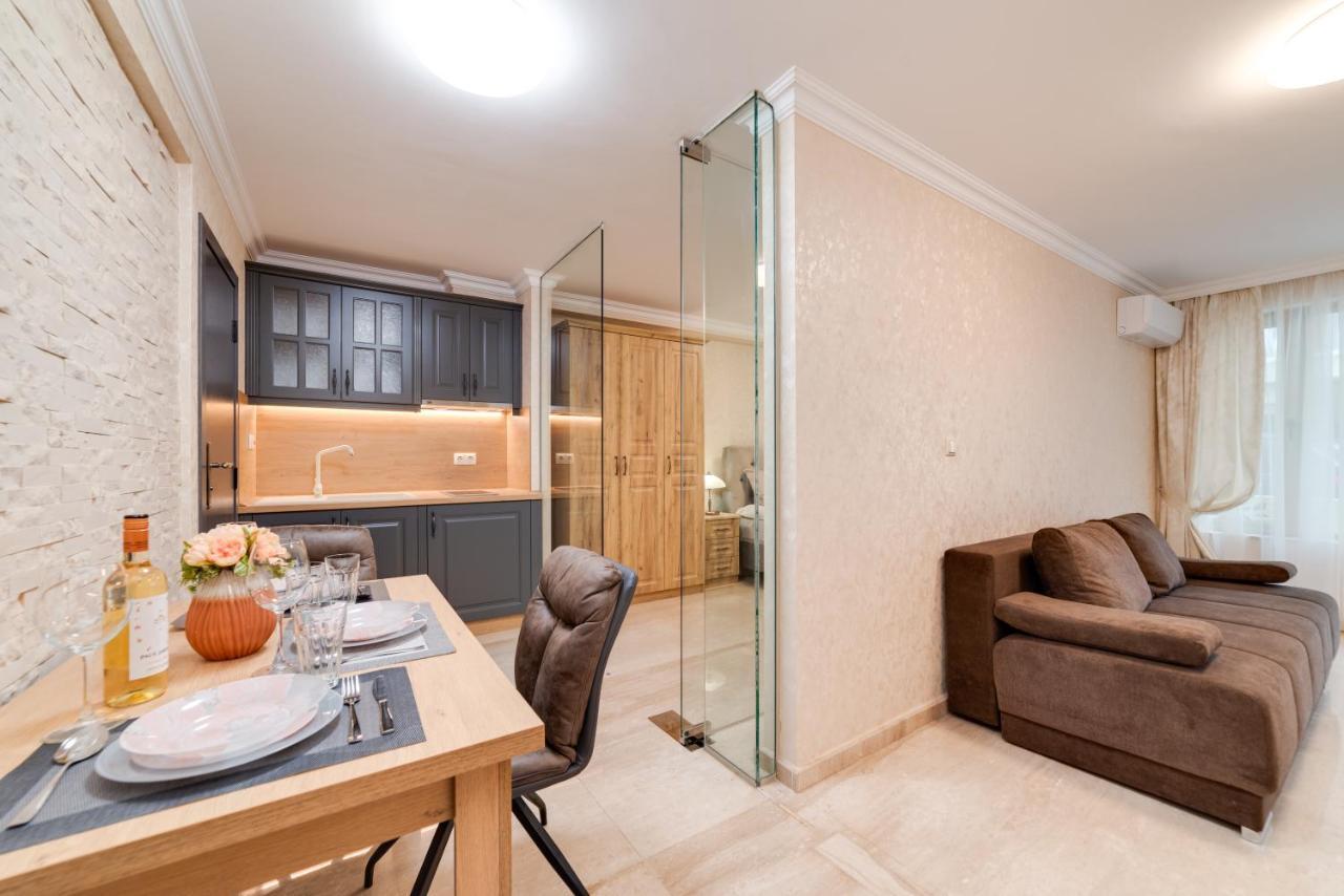 Deluxe And Central Garden Apartment Varna Exterior foto