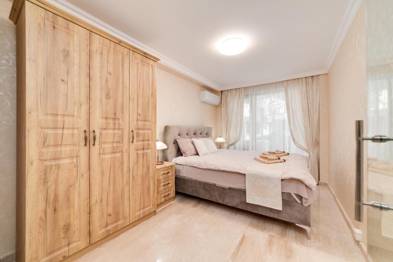 Deluxe And Central Garden Apartment Varna Exterior foto