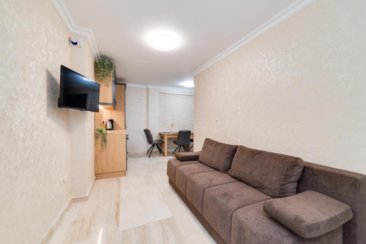 Deluxe And Central Garden Apartment Varna Exterior foto